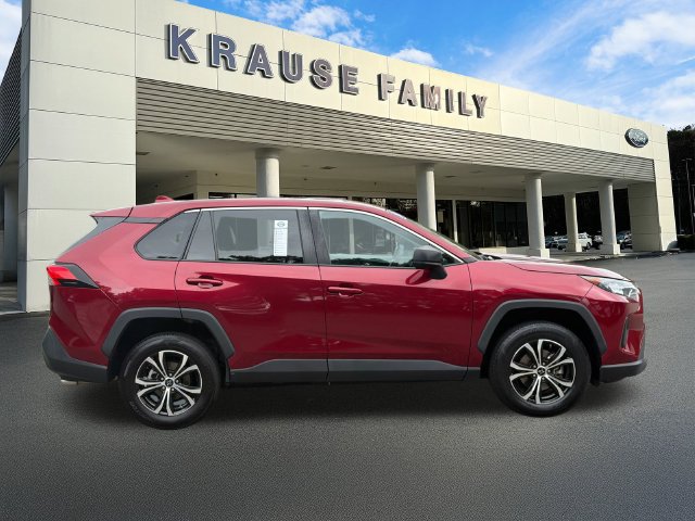 Used 2022 Toyota RAV4 LE FWD image 9