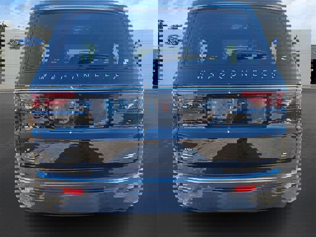 Used 2022 Jeep Wagoneer Series III w/ Premium Group I image 4