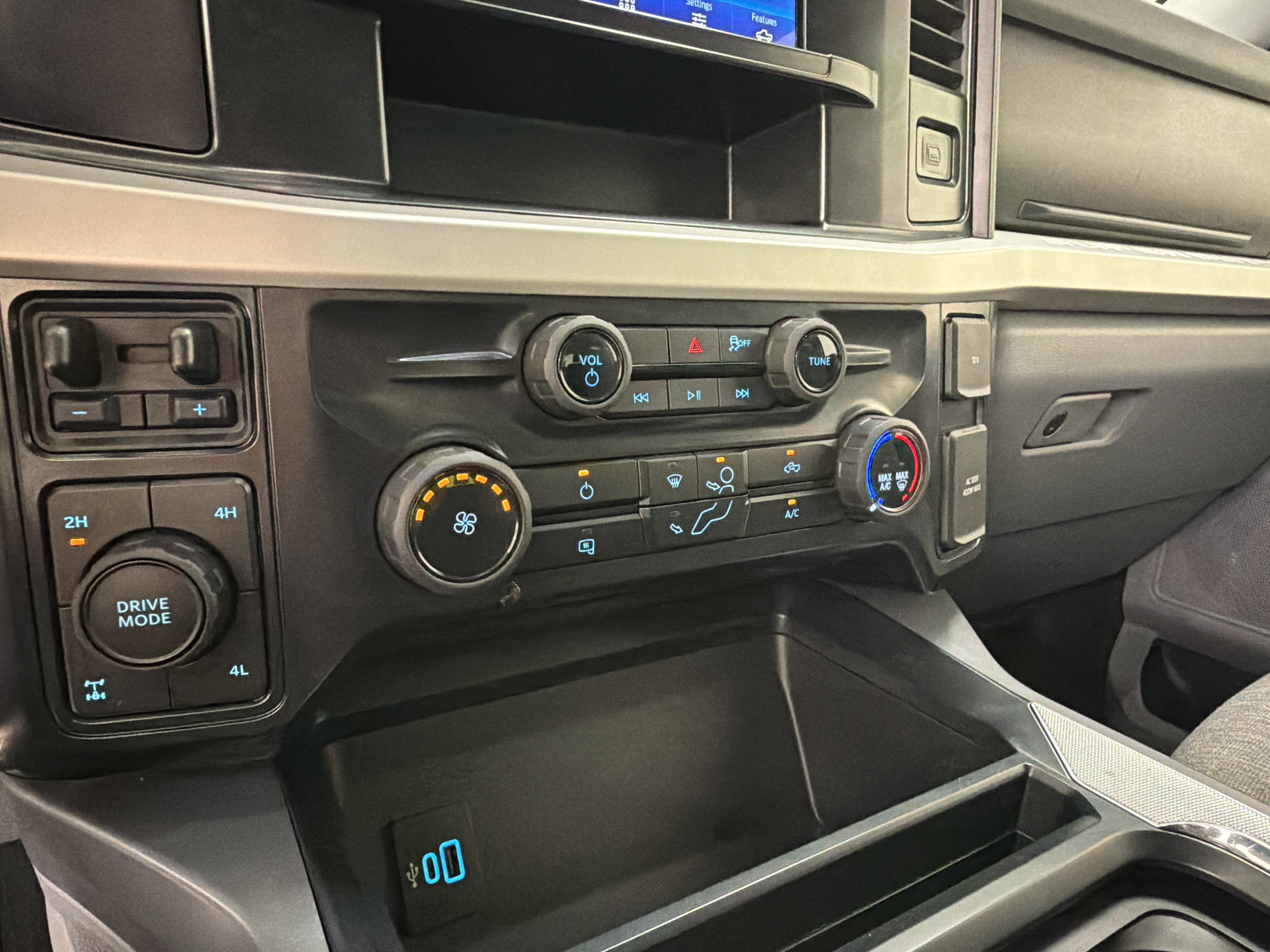 Certified 2025 Ford F250 XLT w/ FX4 Off-Road Package AWD/4WD image 21