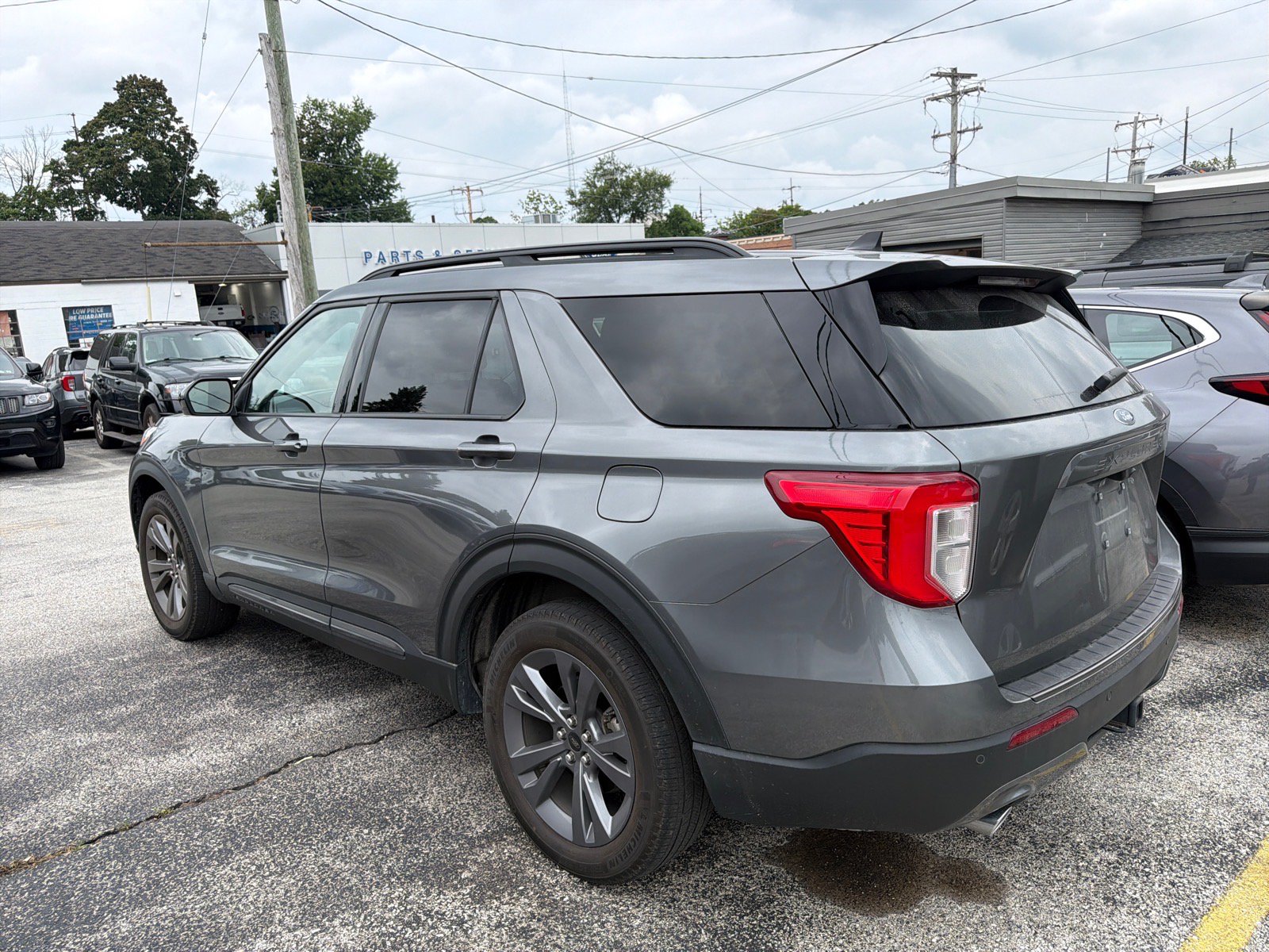 Certified 2023 Ford Explorer XLT w/ Equipment Group 202A AWD/4WD image 4