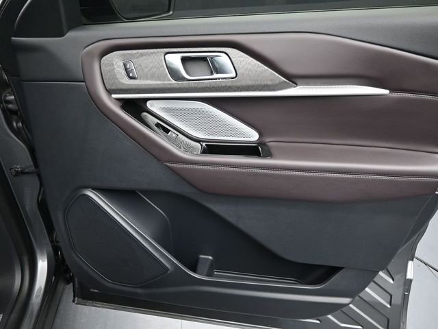 Certified 2025 Ford Explorer Platinum image 24