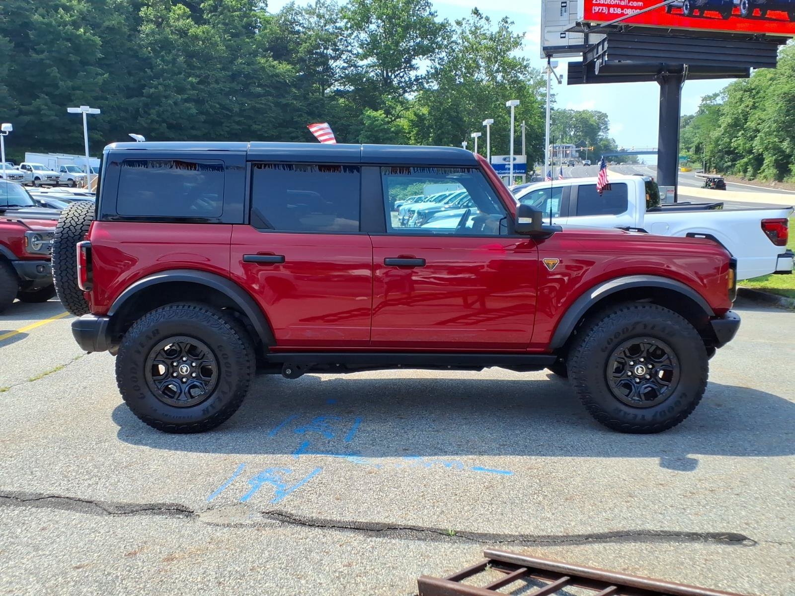 Certified 2025 Ford Bronco Badlands AWD/4WD image 9
