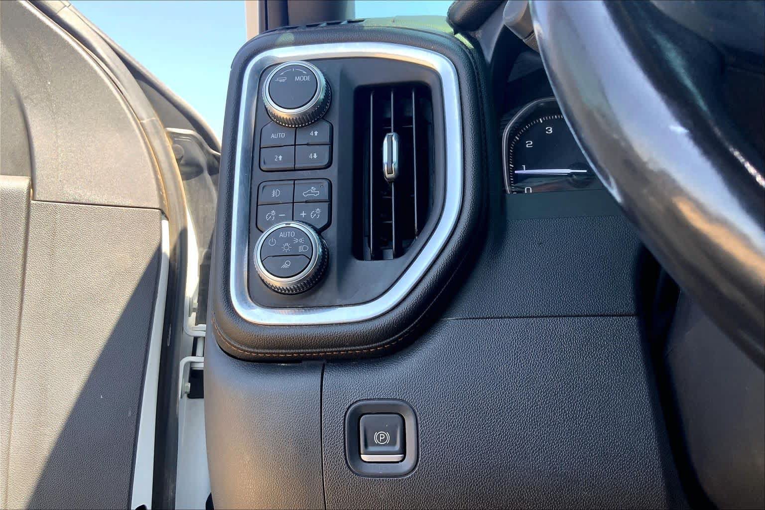 Used 2021 GMC Sierra 1500 AT4 w/ AT4 Preferred Package AWD/4WD image 36