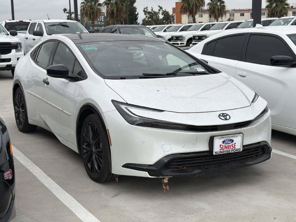 Used 2025 Toyota Prius FWD image 10