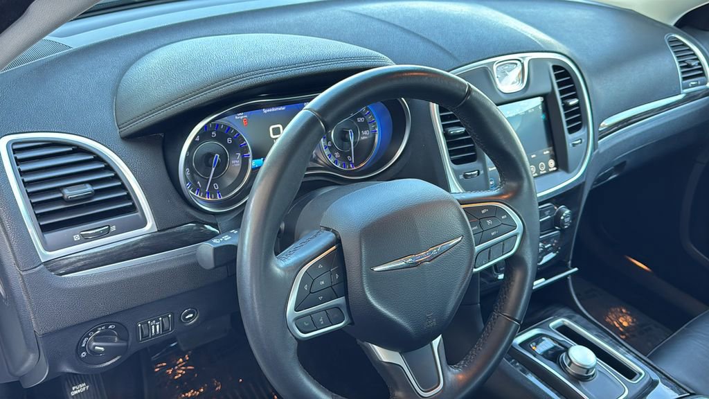 Used 2018 Chrysler 300 Touring L image 21