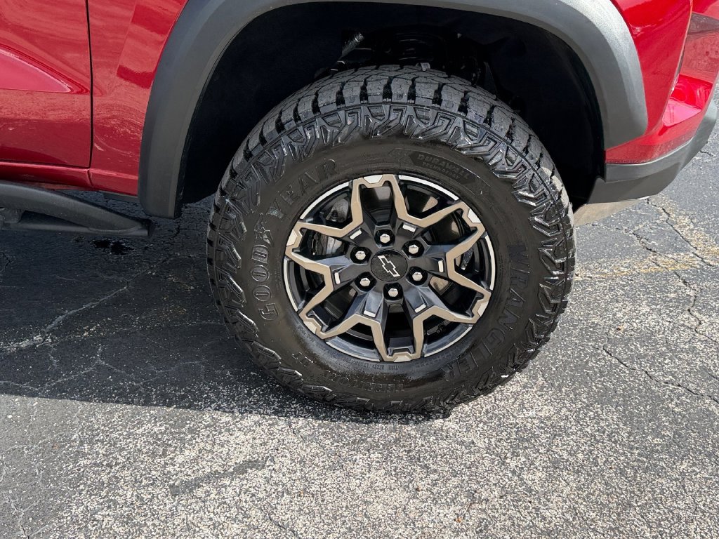 Used 2026 Chevrolet Colorado ZR2 w/ Technology Package AWD/4WD image 8