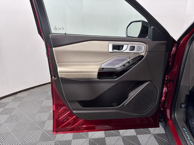 Certified 2023 Ford Explorer Platinum w/ Technology Package image 27