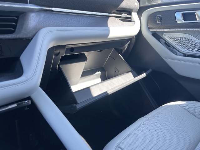 Certified 2025 Ford Explorer Platinum w/ Ultimate Package AWD/4WD image 56