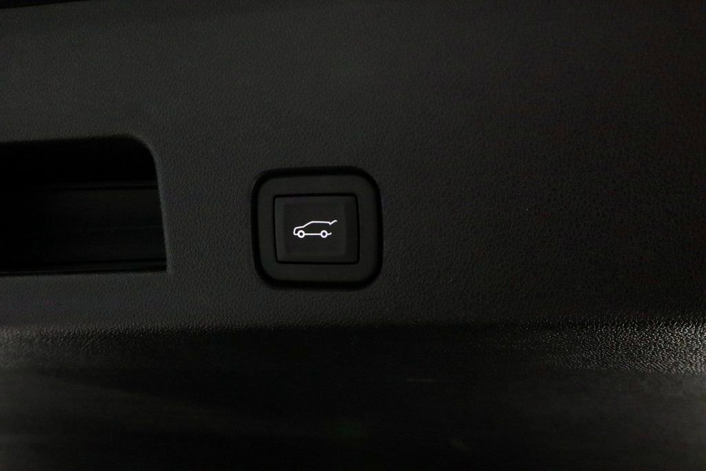 Used 2025 GMC Acadia Elevation image 23