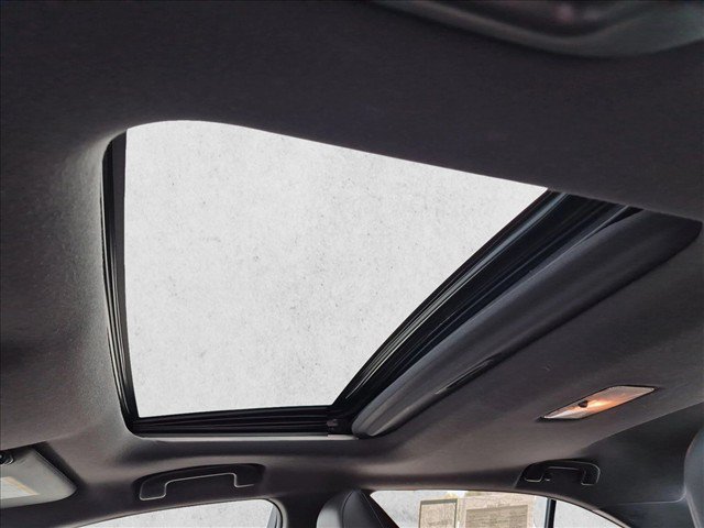 Used 2020 Toyota Corolla XSE FWD image 16