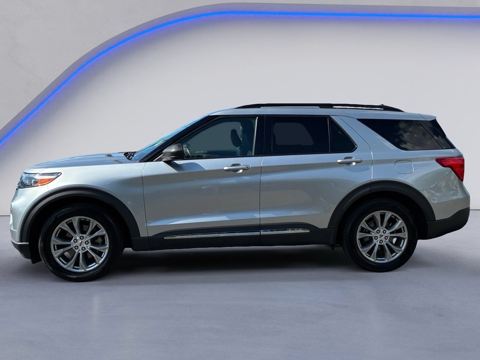 Certified 2021 Ford Explorer XLT w/ Equipment Group 202A RWD image 7