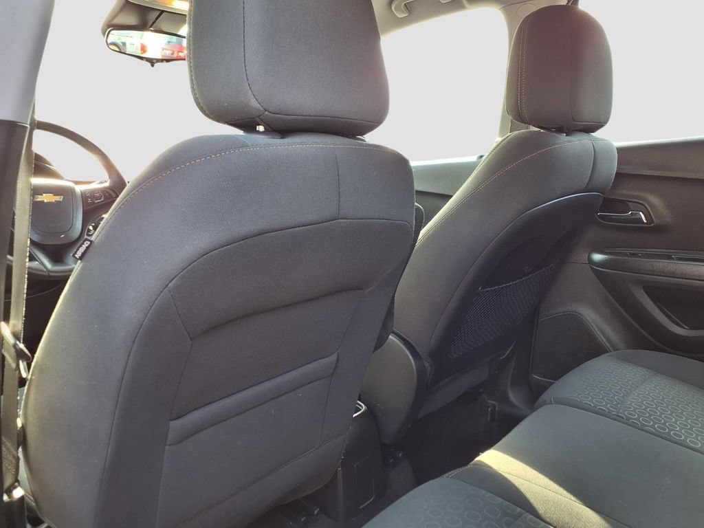 Used 2020 Chevrolet Trax LS FWD image 27