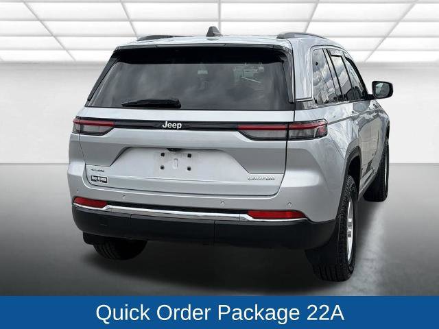 Used 2022 Jeep Grand Cherokee Laredo w/ Luxury Tech Group I AWD/4WD image 8