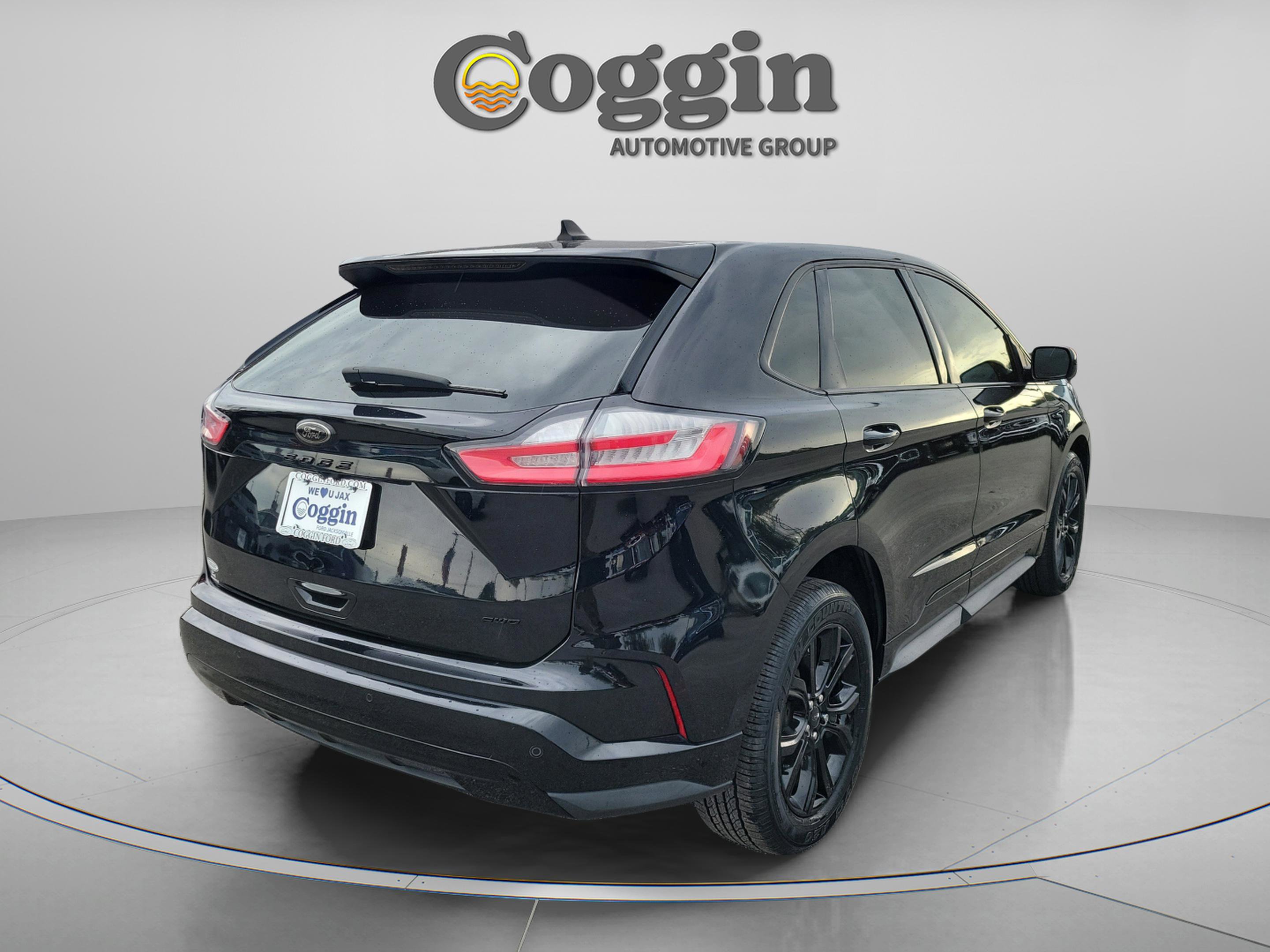 Certified 2022 Ford Edge SE w/ Black Appearance Package image 3