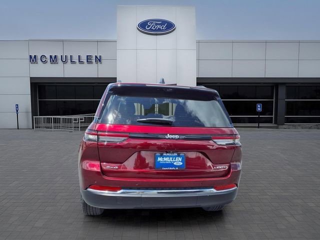 Used 2023 Jeep Grand Cherokee Limited w/ Luxury Tech Group II AWD/4WD image 4