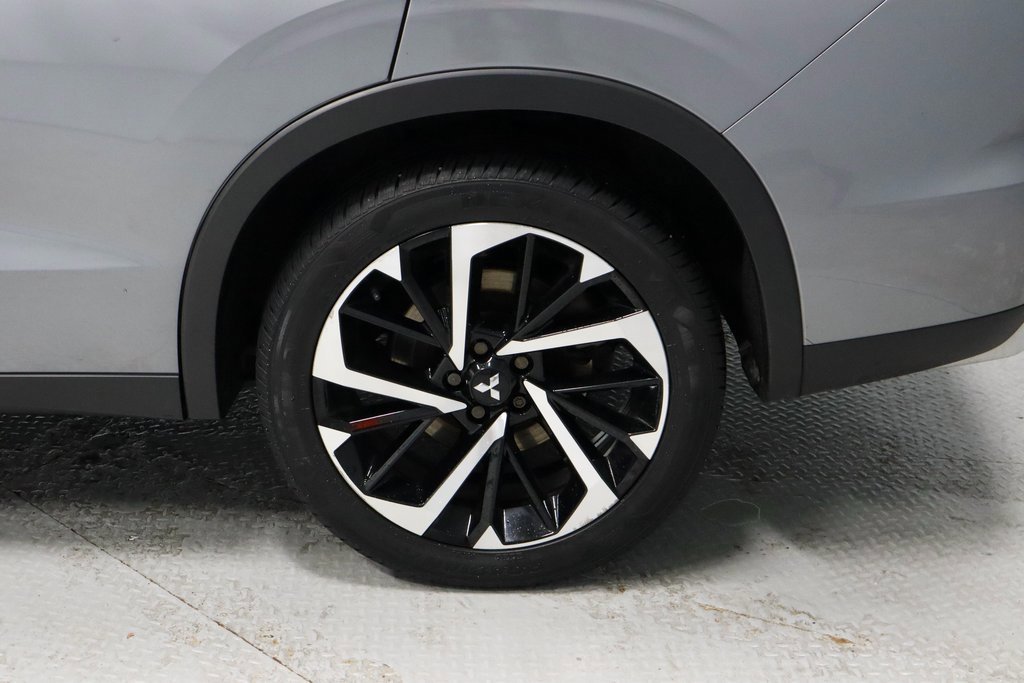 Used 2022 Mitsubishi Outlander SE image 19