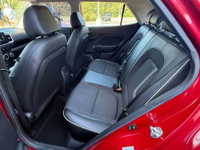 Used 2022 Hyundai Venue Limited FWD image 12