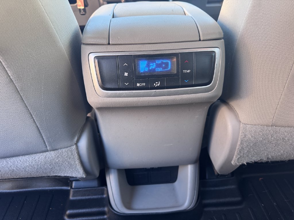 Used 2017 Toyota Highlander LE FWD image 16