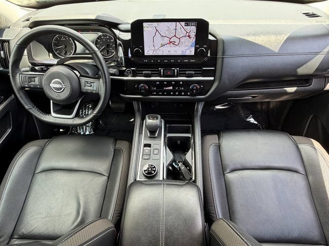 Used 2023 Nissan Pathfinder SL AWD/4WD image 3