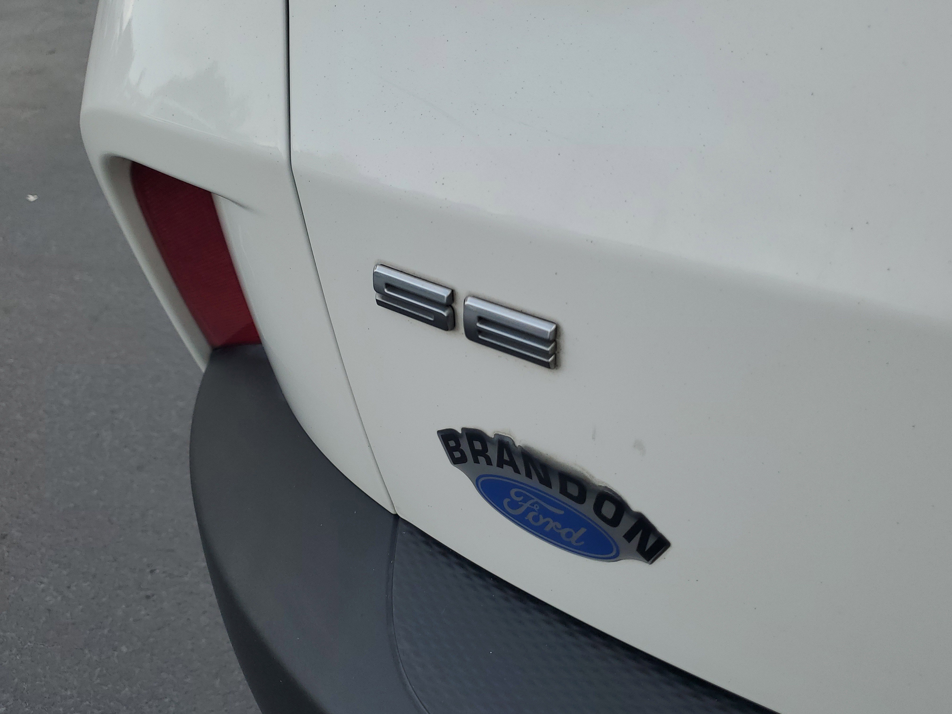 Certified 2021 Ford Escape SE w/ SE Sport Appearance Package image 9
