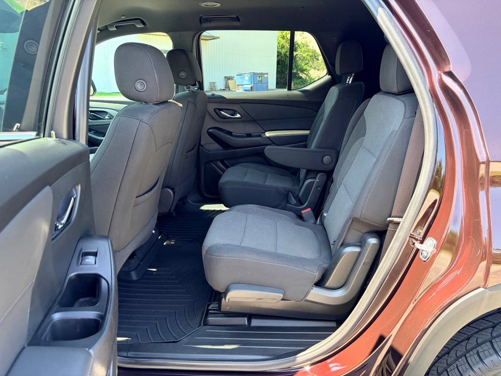 Used 2023 Chevrolet Traverse LT FWD image 24