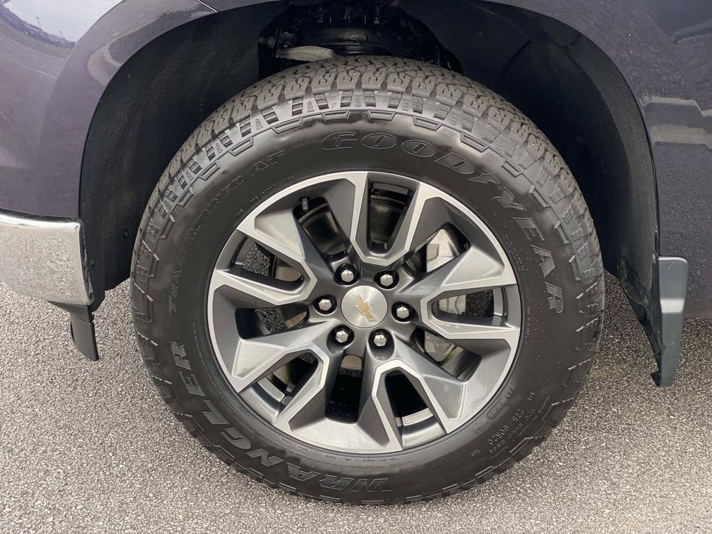 Used 2023 Chevrolet Silverado 1500 LT AWD/4WD image 12
