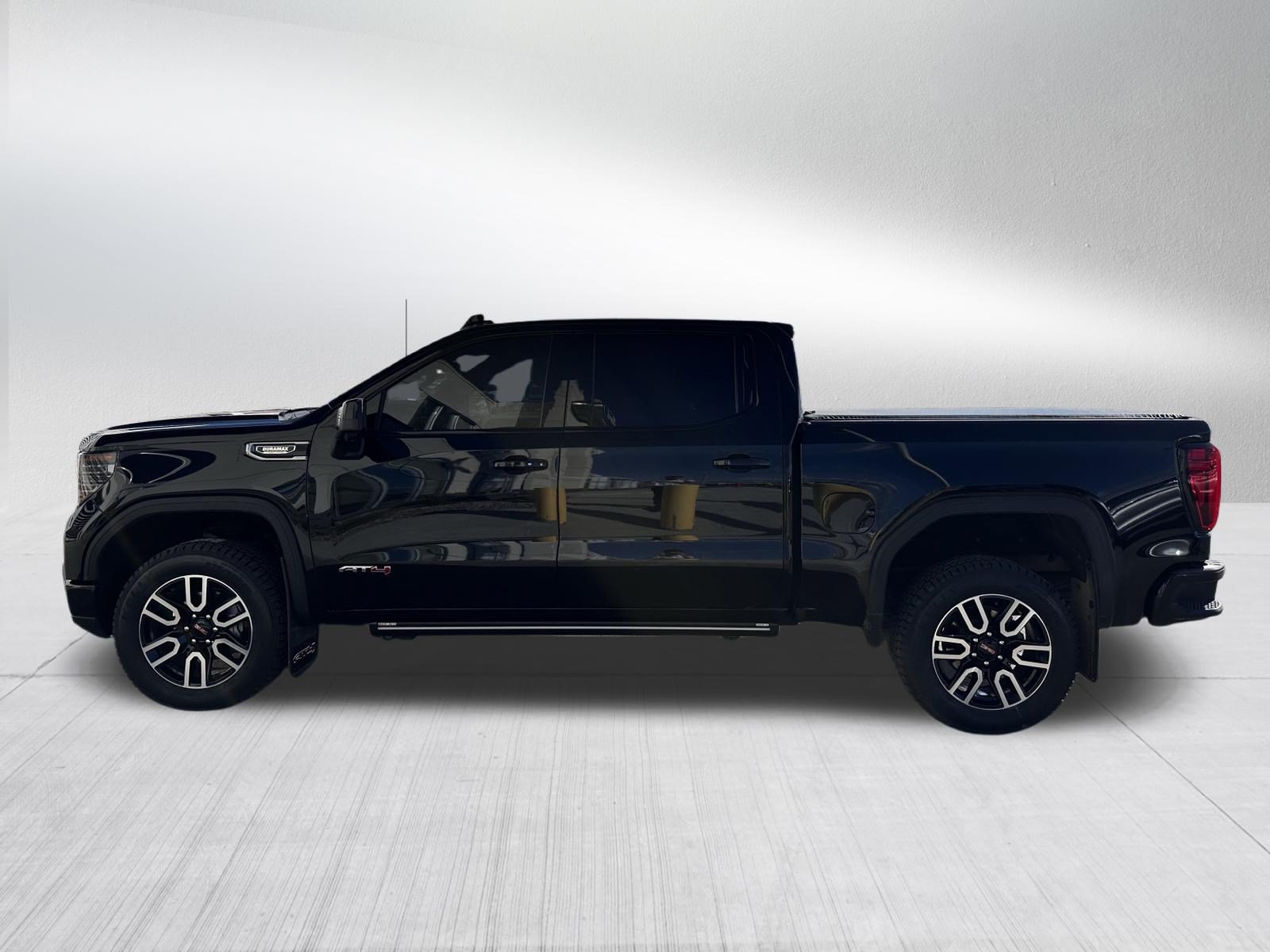 Used 2026 GMC Sierra 1500 AT4 w/ AT4 Premium Package AWD/4WD image 4