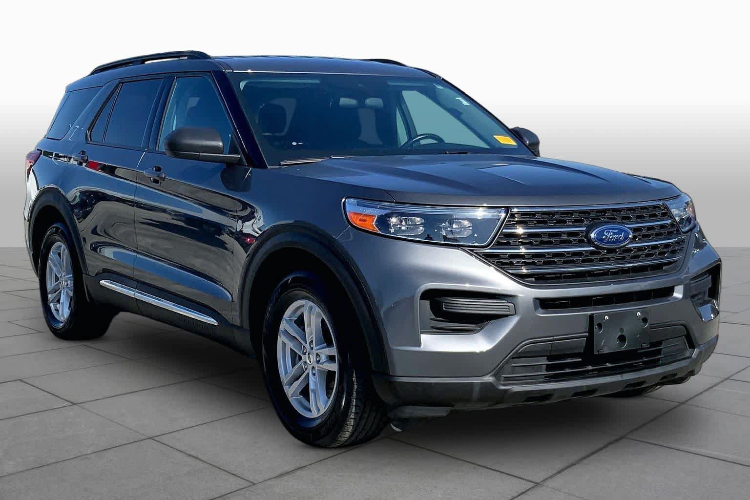 Certified 2022 Ford Explorer XLT RWD image 3
