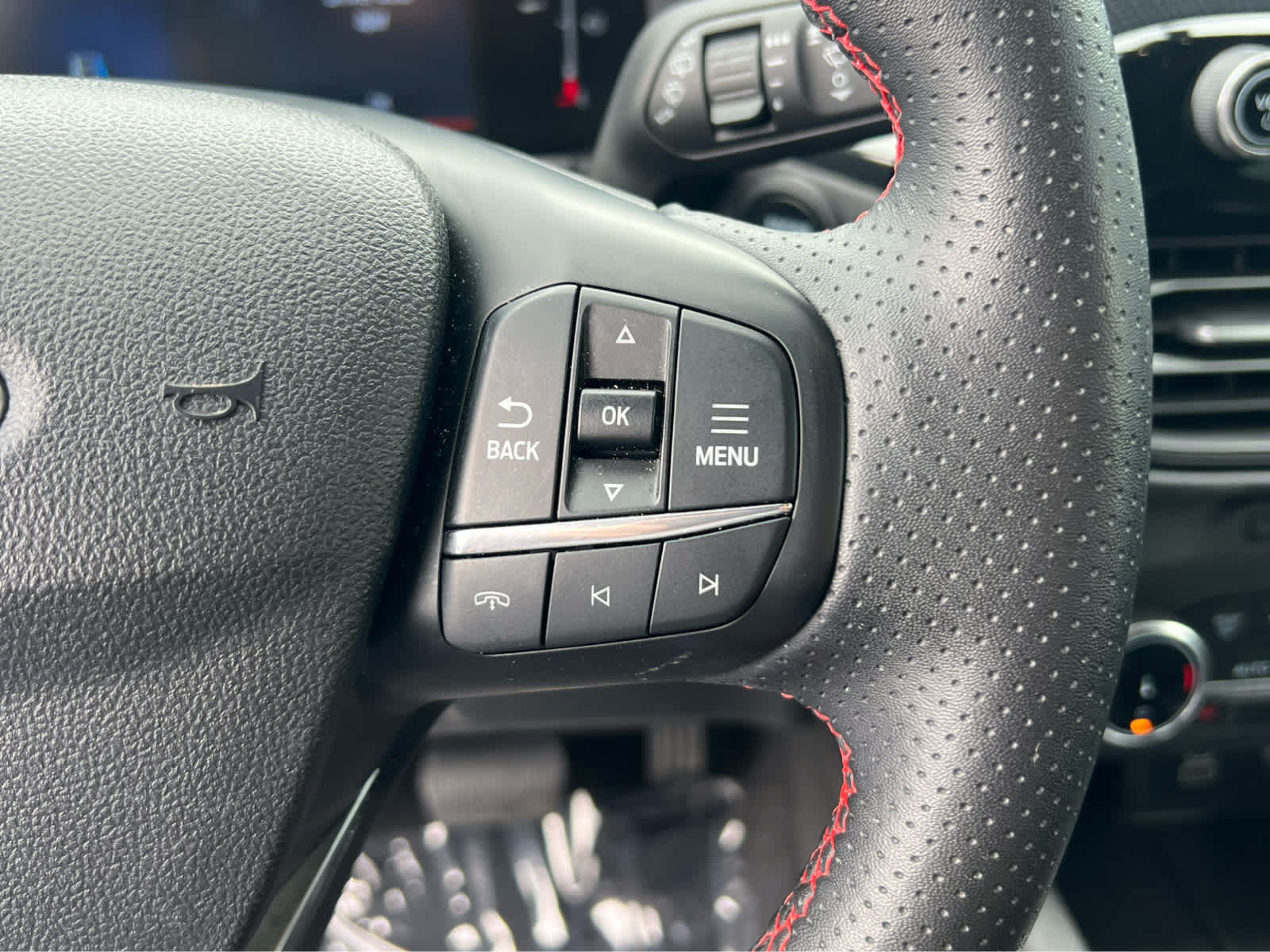 Certified 2025 Ford Escape ST-Line Select AWD/4WD image 33
