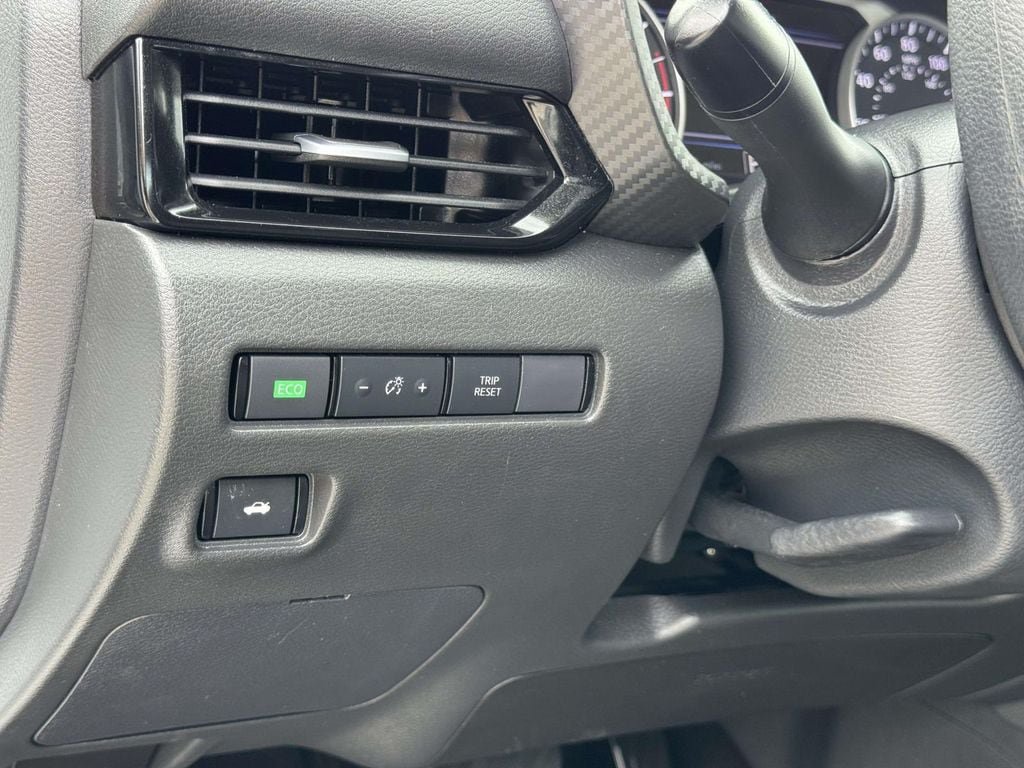 Used 2025 Nissan Sentra SV FWD image 10