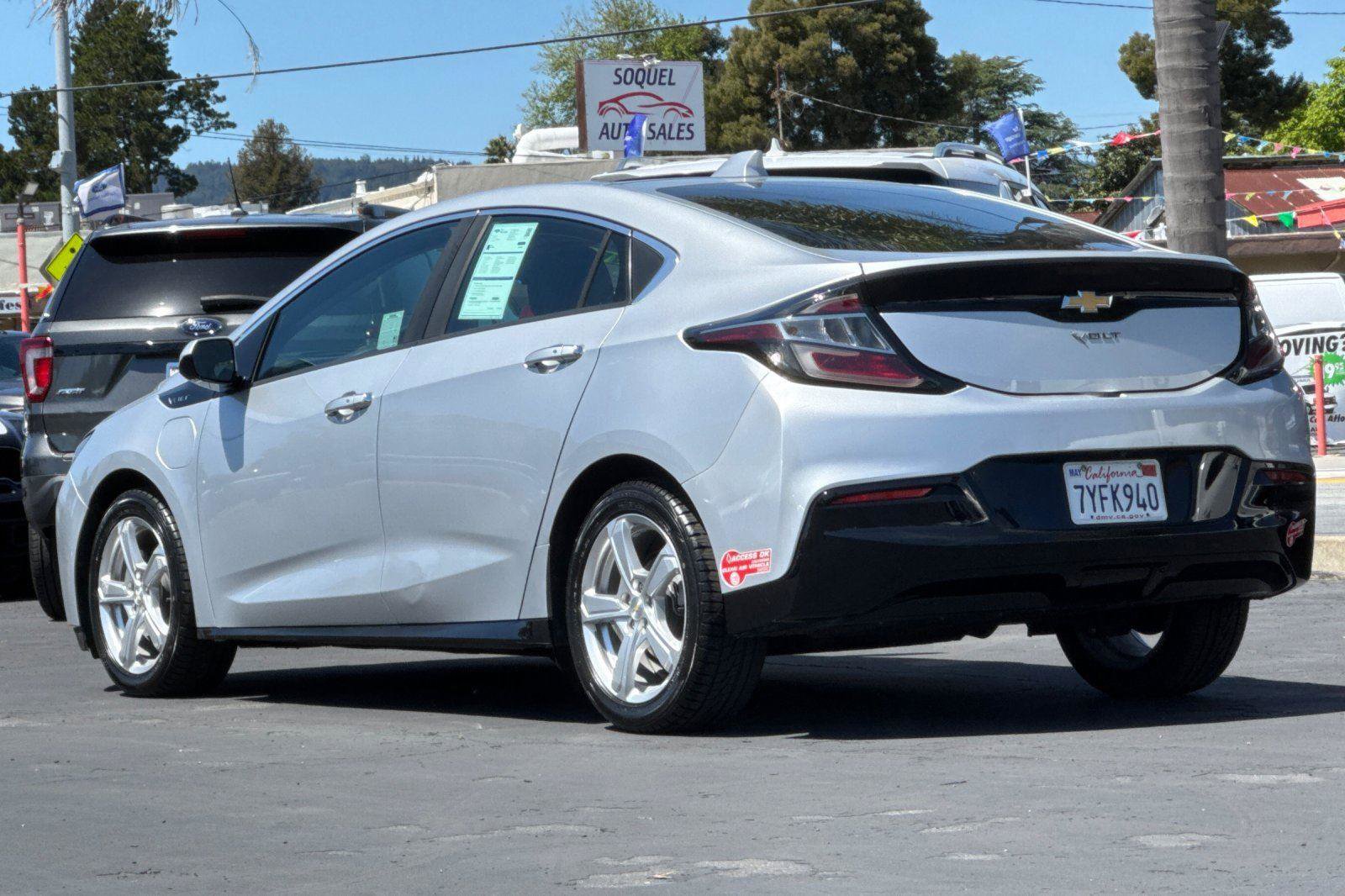 Used 2017 Chevrolet Volt LT w/ Comfort Package image 27