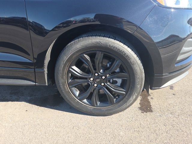 Certified 2024 Ford Edge SE w/ Black Appearance Package image 8