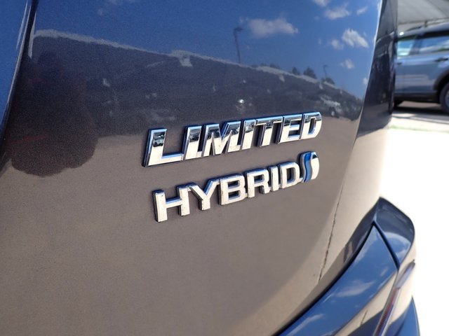 Used 2018 Toyota RAV4 Limited w/ Advanced Technology Package AWD/4WD image 3
