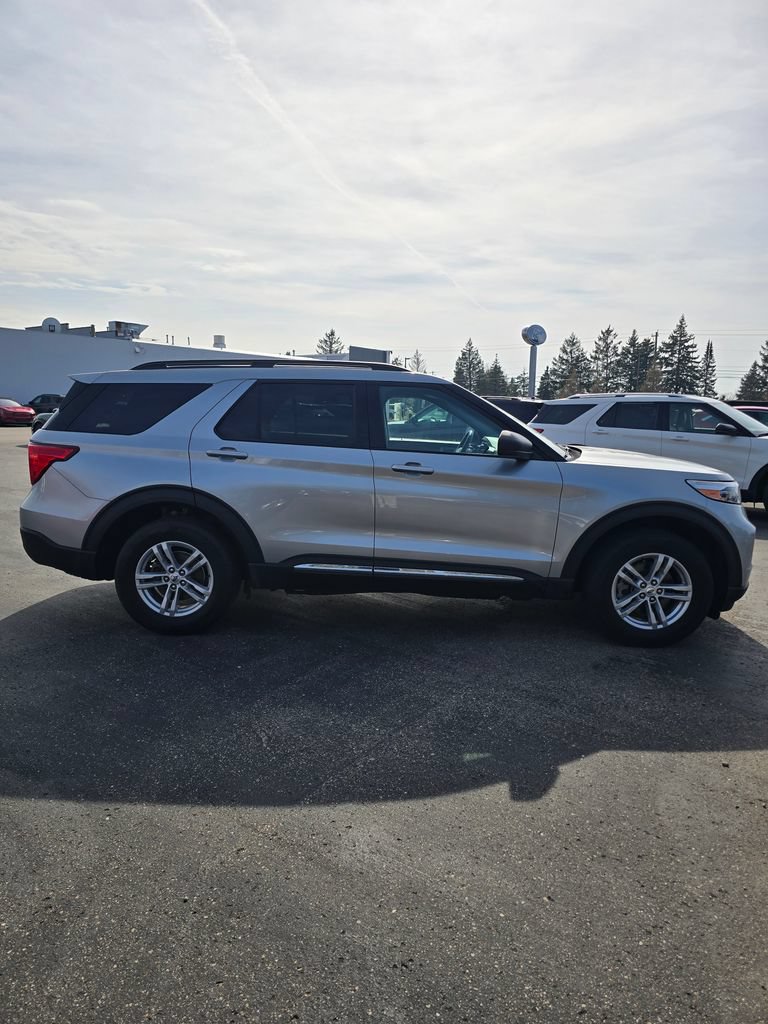 Certified 2023 Ford Explorer XLT w/ Equipment Group 202A AWD/4WD image 6