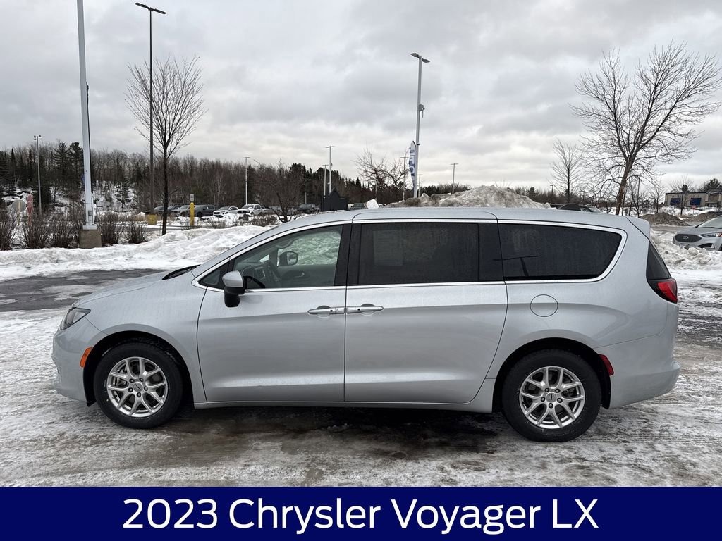 Used 2023 Chrysler Voyager LX image 6