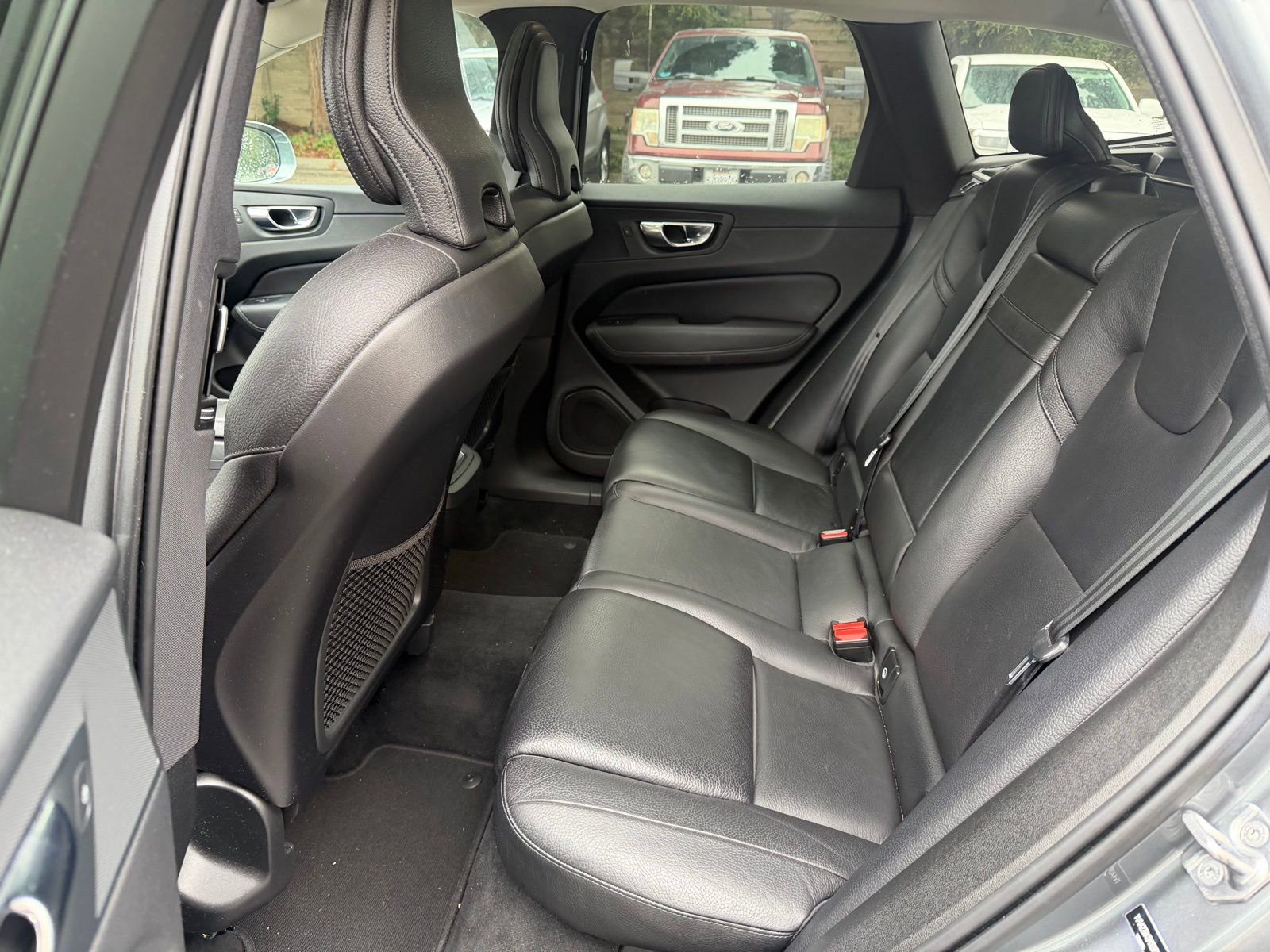 Used 2021 Volvo XC60 T6 Momentum image 12