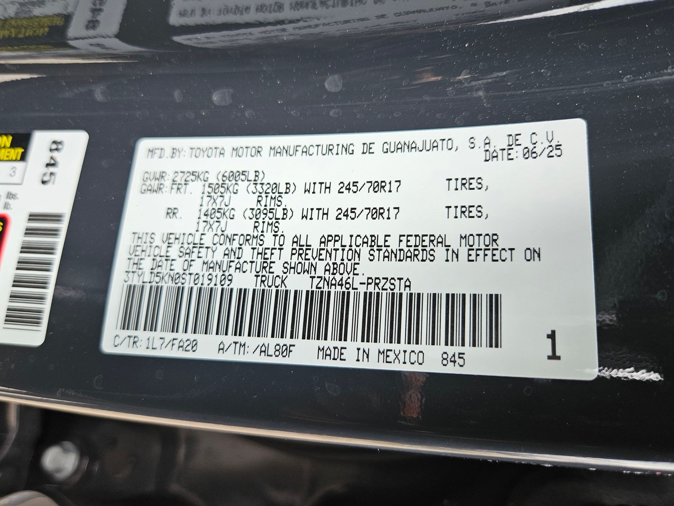 Used 2025 Toyota Tacoma SR AWD/4WD image 34