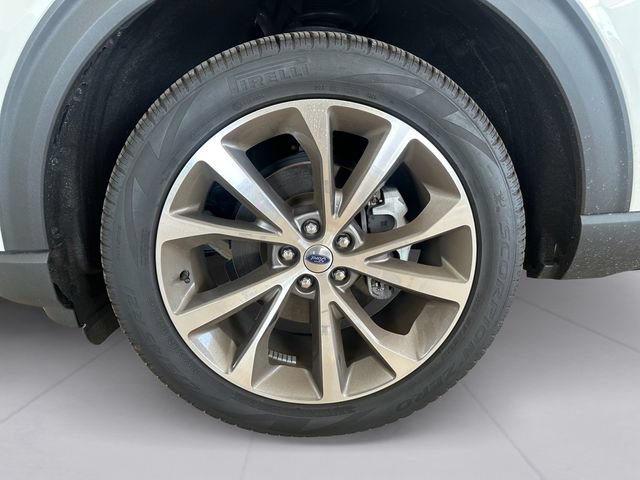 Certified 2025 Ford Explorer Platinum w/ Ultimate Package AWD/4WD image 9