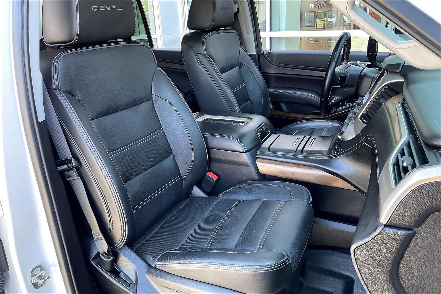Used 2019 GMC Yukon Denali w/ Denali Ultimate Package AWD/4WD image 7