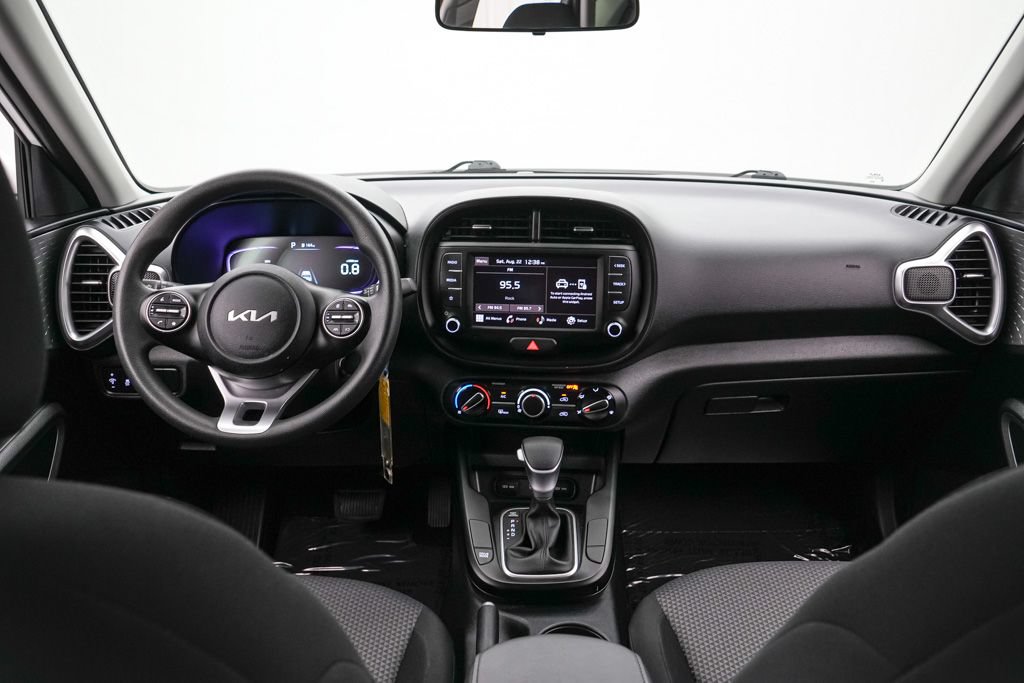 Used 2025 Kia Soul LX w/ LX Technology Package FWD image 14