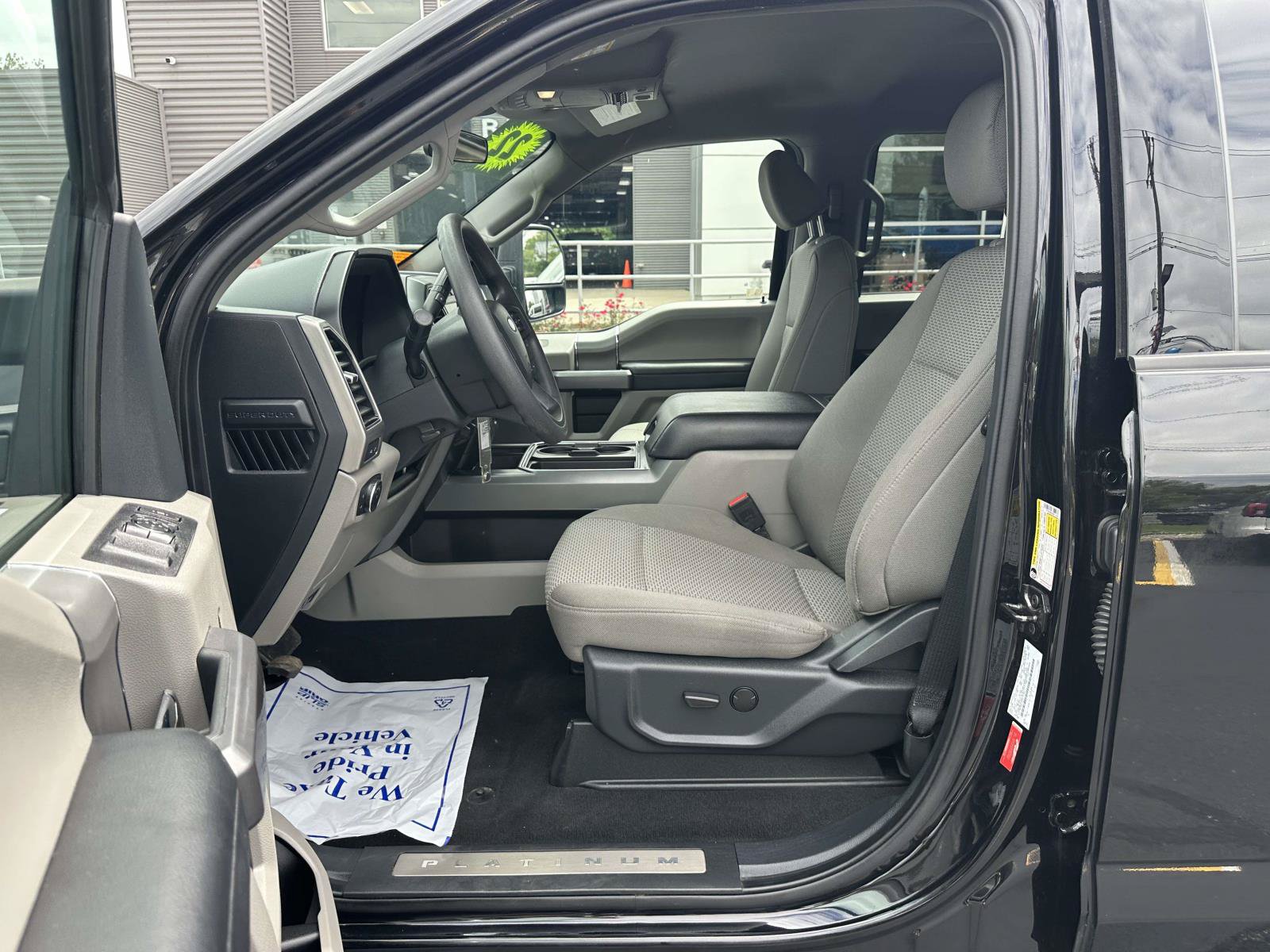 Certified 2022 Ford F250 XLT w/ Black Appearance Package AWD/4WD image 17