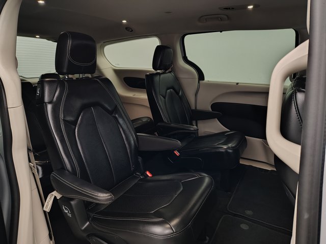 Used 2024 Chrysler Pacifica Touring-L FWD image 27