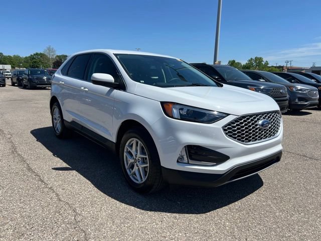 Certified 2024 Ford Edge SEL w/ Convenience Package AWD/4WD image 3