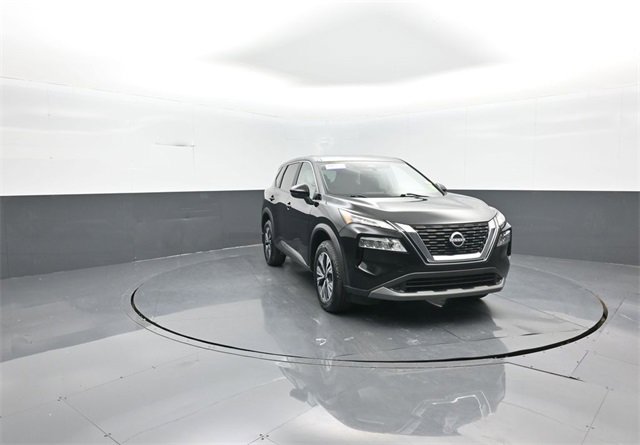 Used 2023 Nissan Rogue SV image 2
