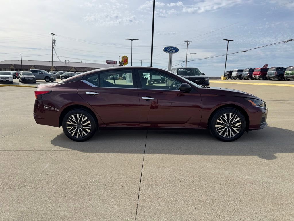 Used 2025 Nissan Altima 2.5 SV image 3