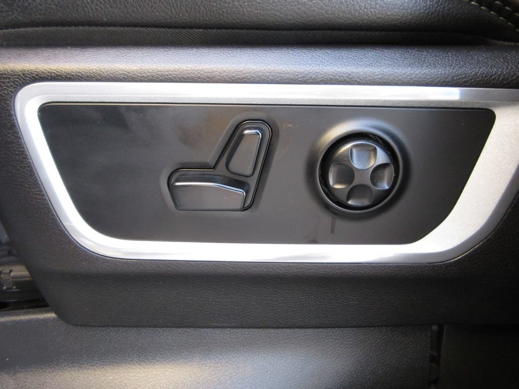 Used 2020 RAM 1500 Laramie RWD image 13