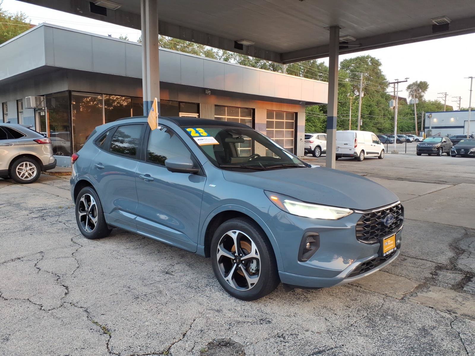 Certified 2023 Ford Escape ST-Line Select w/ Tech Pack #2 AWD/4WD video 1