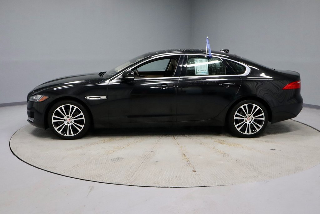 Used 2020 Jaguar XF Prestige image 2