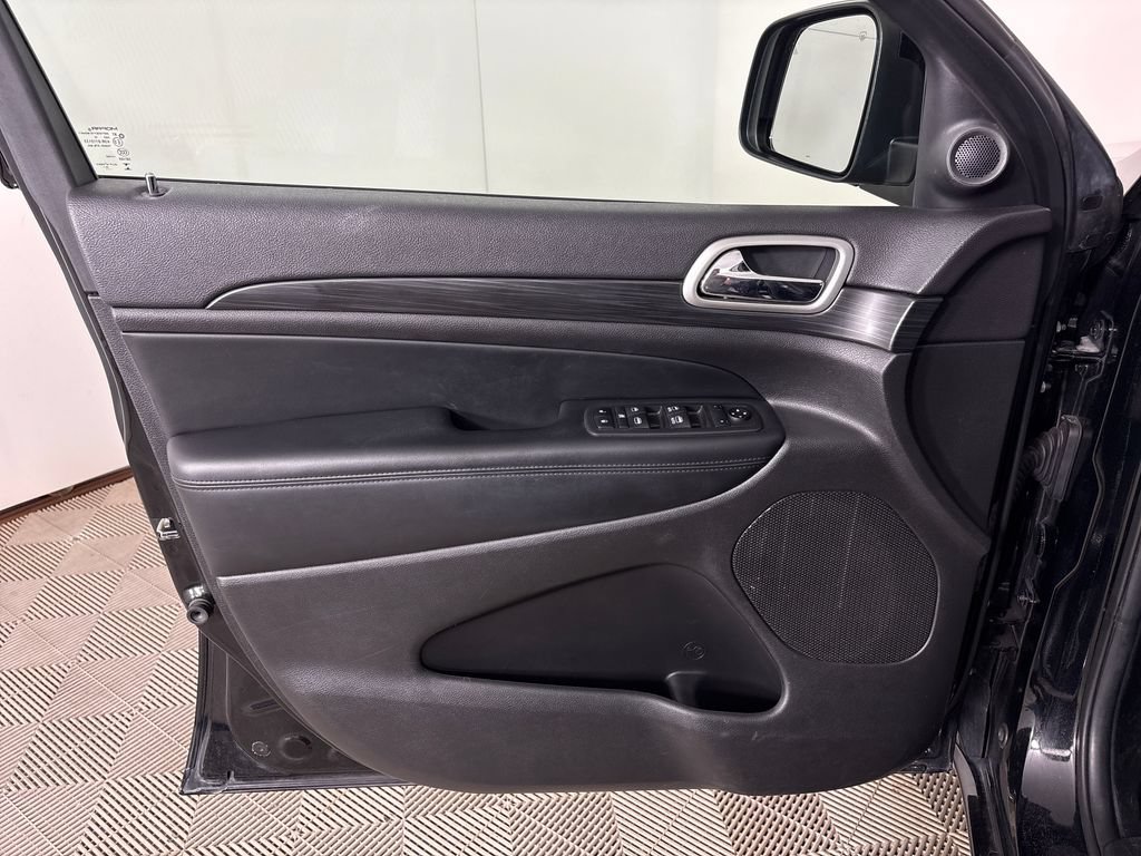 Used 2020 Jeep Grand Cherokee Altitude AWD/4WD image 16