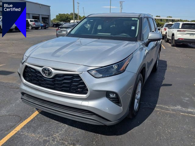 Used 2023 Toyota Highlander LE image 1